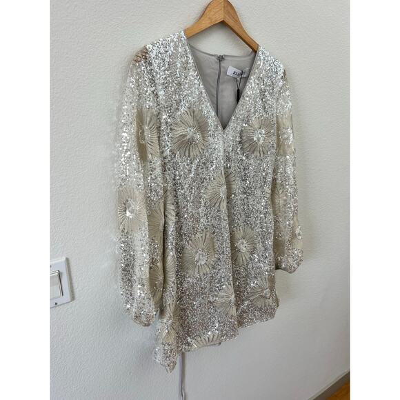Elliatt Caledonia Long Sleeve Mini Dress Silver S NWT - Picture 2 of 8